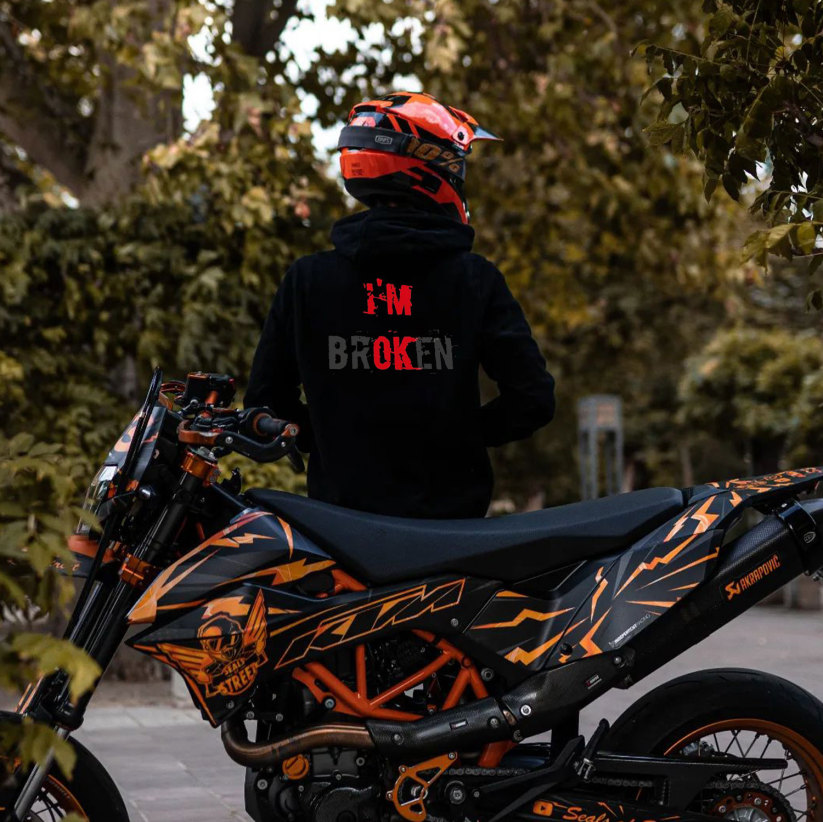 I’M BROKEN Letter Graphic Casual Black Print Hoodie