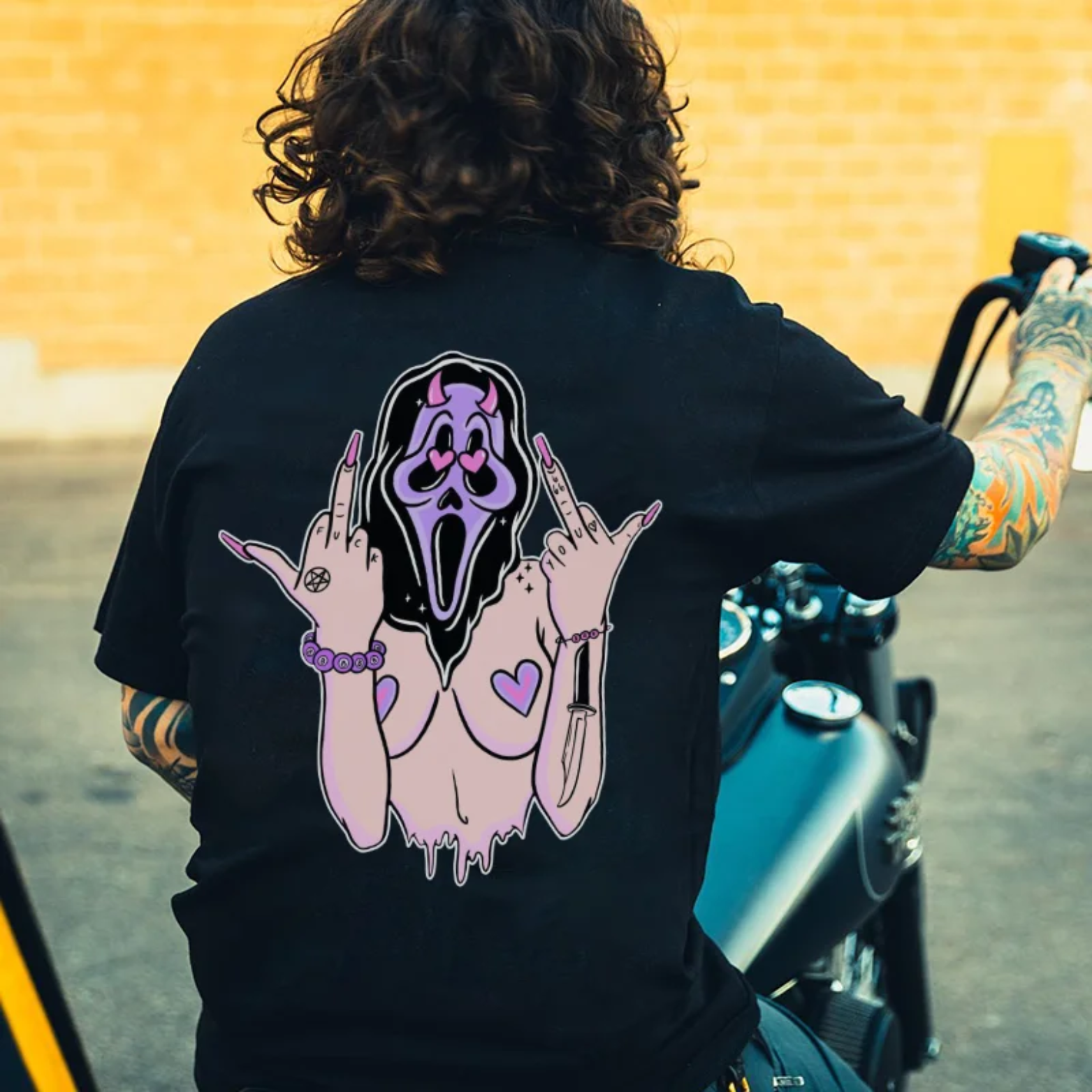 Funny Expression with Naked Body Black Print T-shirt