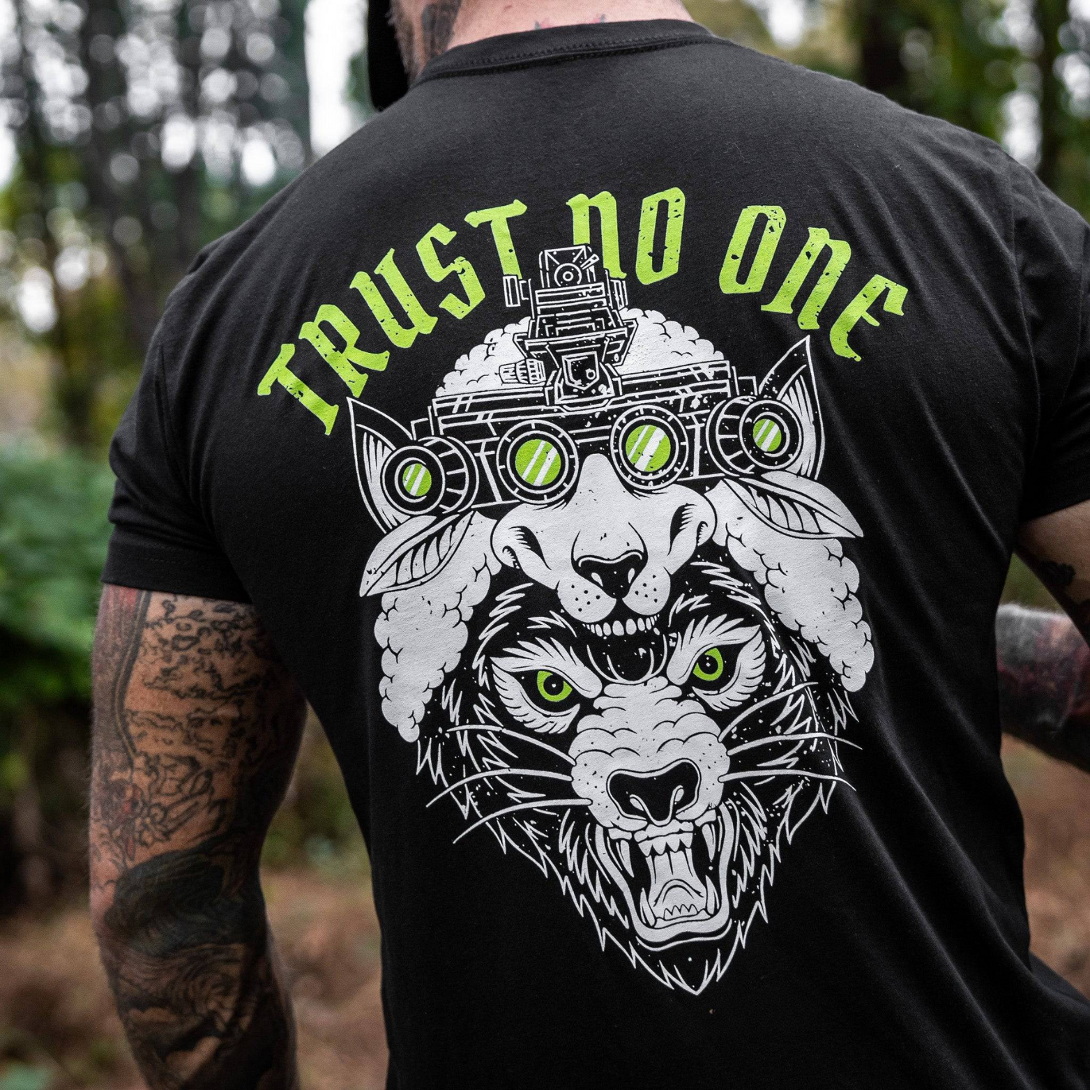 Trust No One Wolf Men's T-Shirt