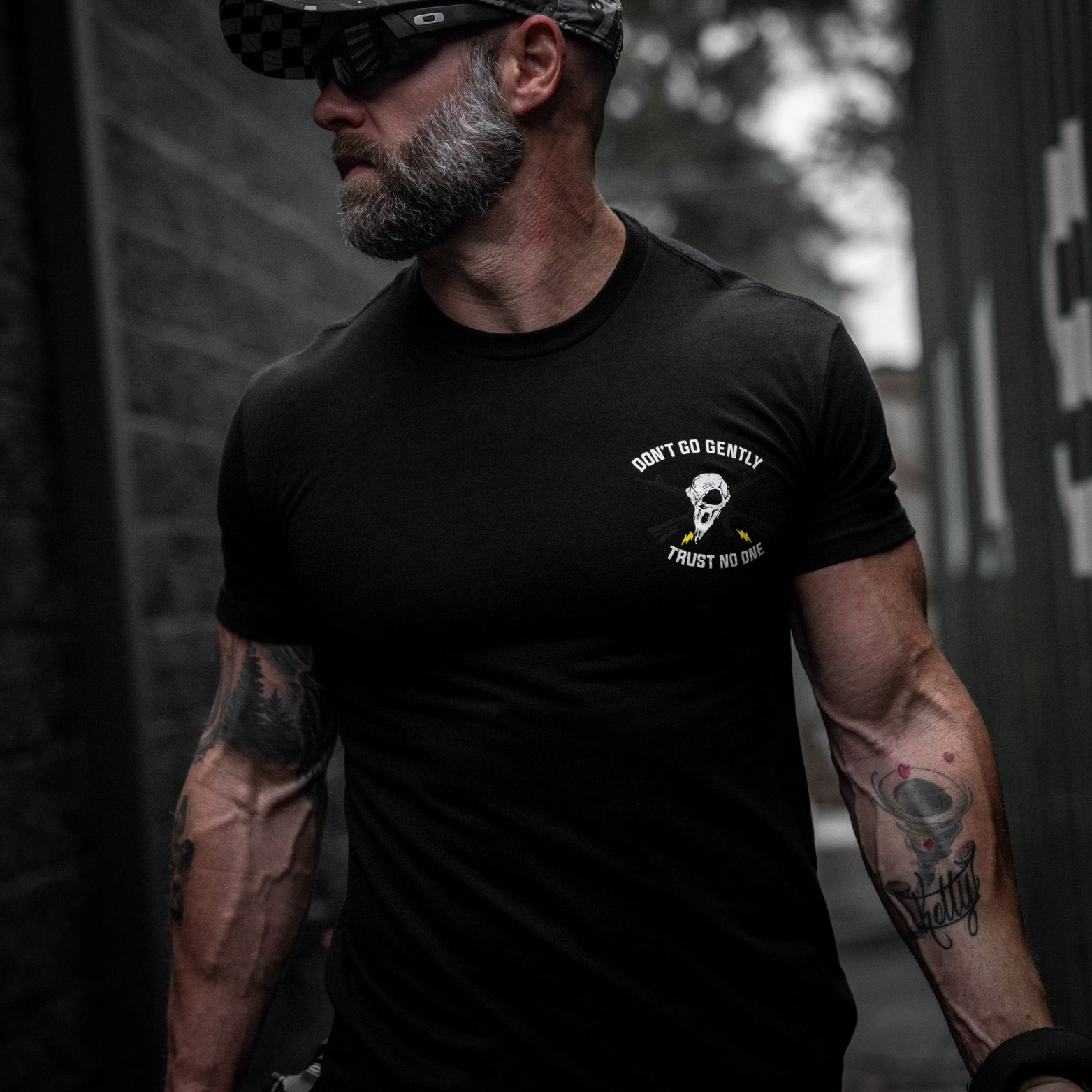 Don't Go Gently. Trust No One Men's T-Shirt