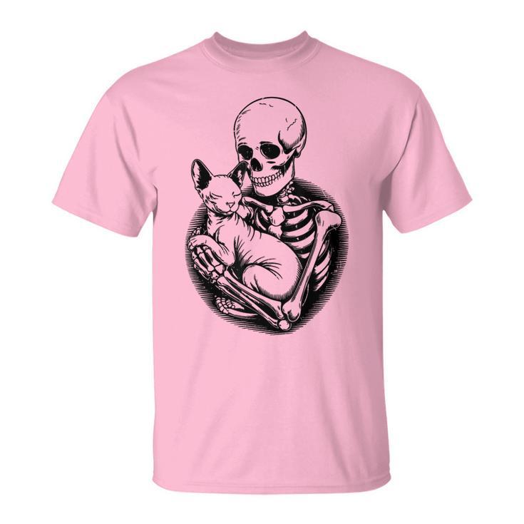 Skeleton Hugging Sphynx Cat Halloween Mom Dad Vintage T-Shirt